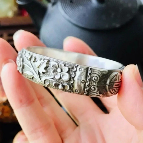Handcrafted Antique Silver Horse  Hoof Bangle - Peony Bloom Design - Picture 3 of 6